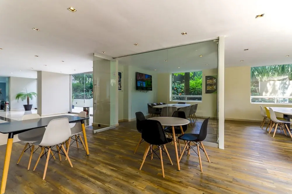 Bright Apartment with Private Bathroom,Kitchen And More @Santafe-601
