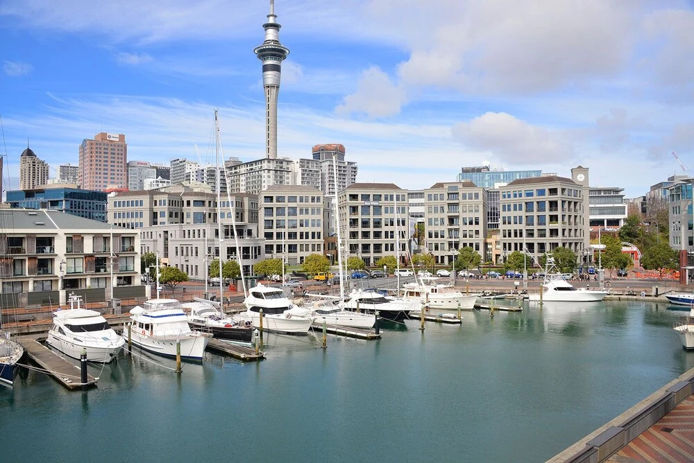QV 2 Bedroom Apt Overlooking Marina -680