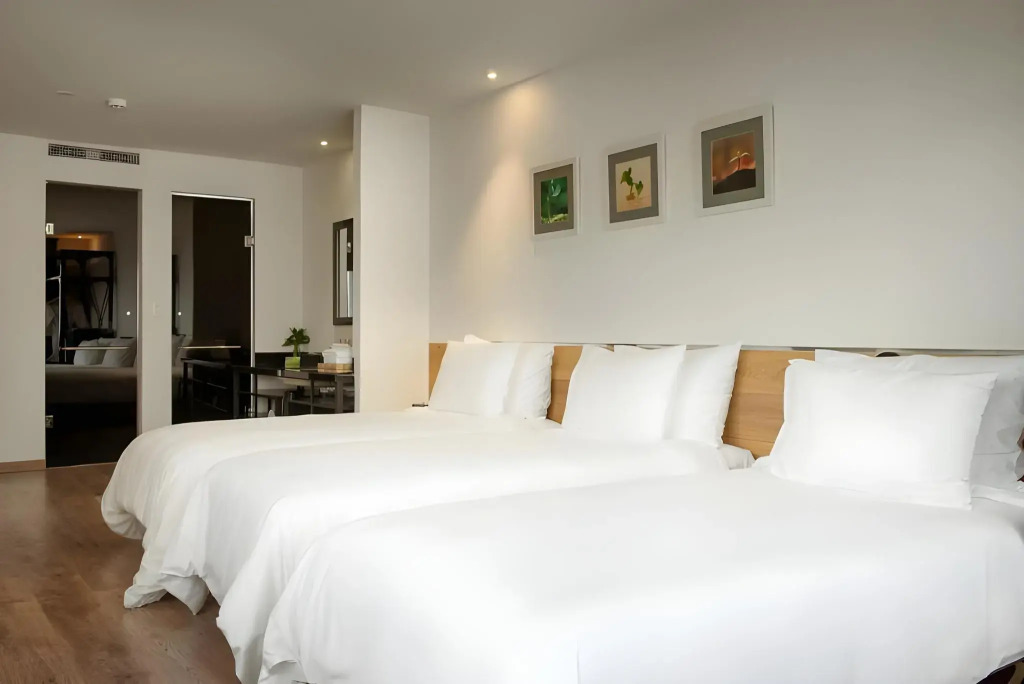 C Central Hotel- Đề Thám Bùi Viện Walking Street