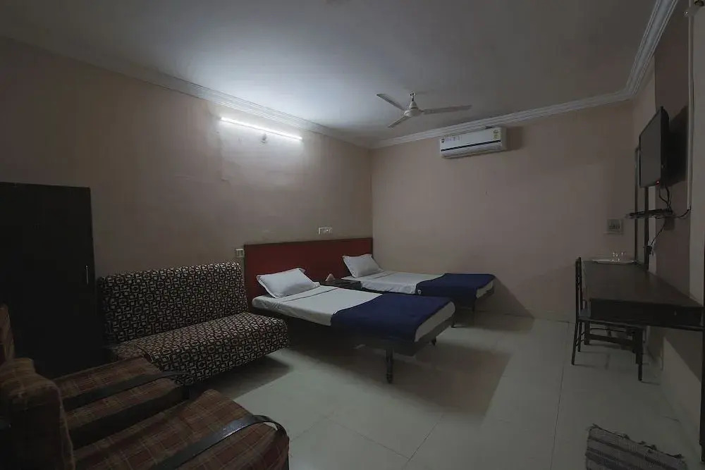 Hotel Sri Krishna by OYO Rooms