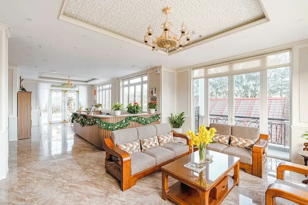 PINE VIEW Hotel Dalat
