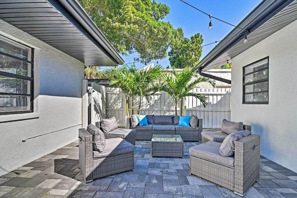 2 Conjoined Units - Steps From Madeira Beach!