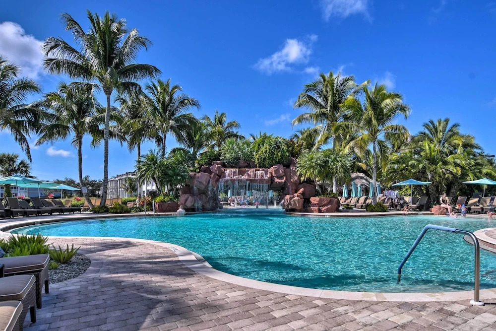 Luxury Naples Home w/ Private Pool & Hot Tub