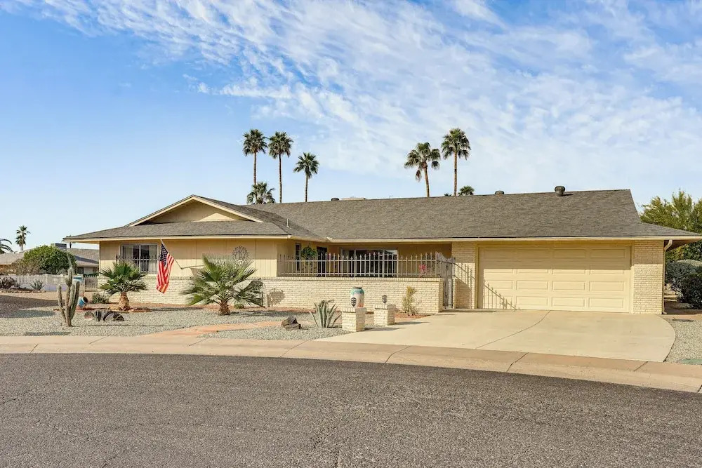 Walk to Golf Course: Sun City West Retreat