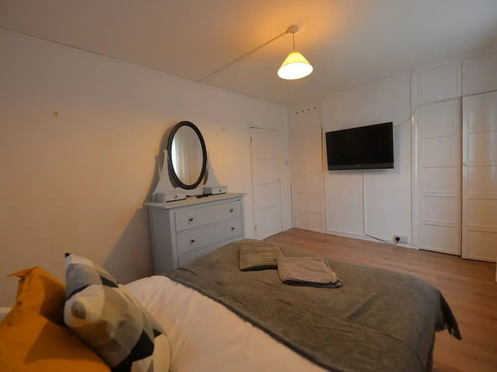 Pretty Family Apartment in Coventry Near Fargo Village