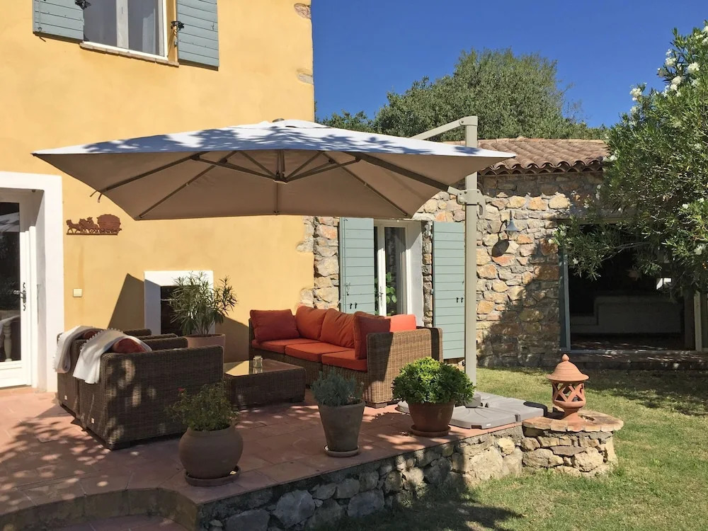 Spacious Villa With Private Swimming Pool a few Minutes' Walk From Lorgues