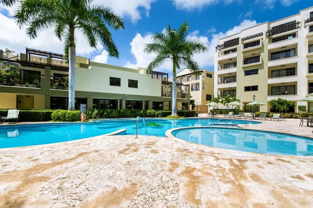 2BR Condo 5 Location w Amazingviews Pool GYM