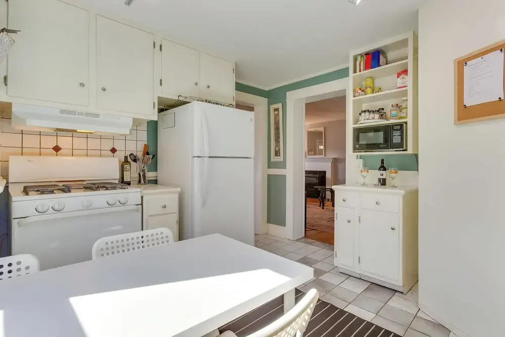 2 Mi to Washington Park: Convenient Denver Home!