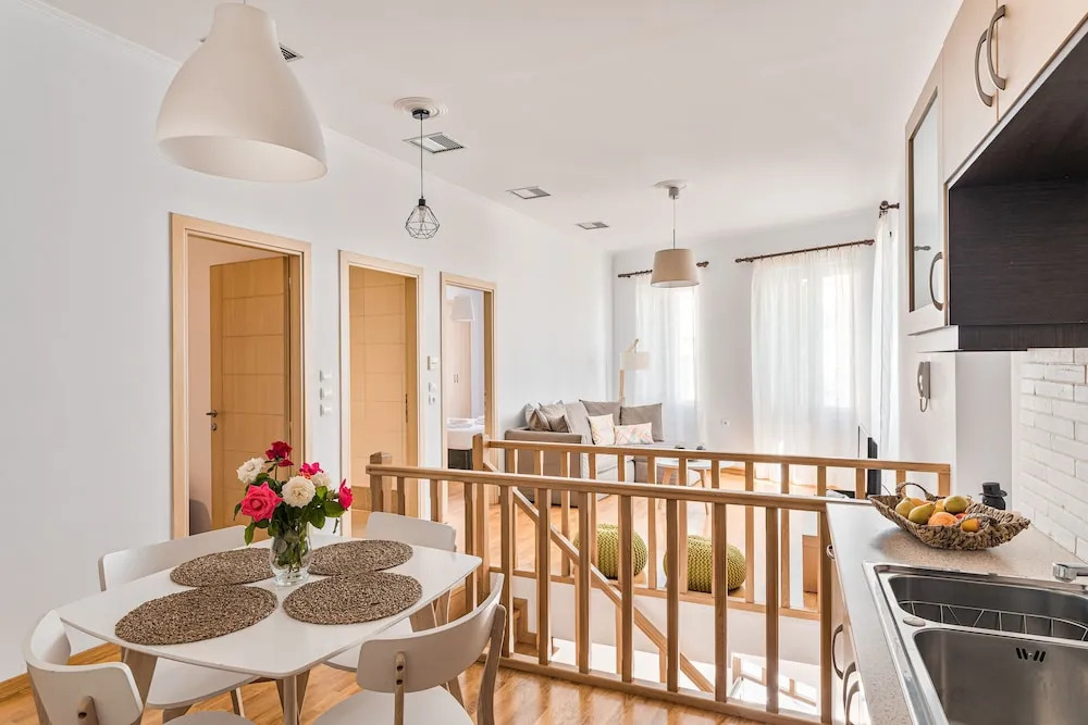 Villa Porto- Naftilos Residences