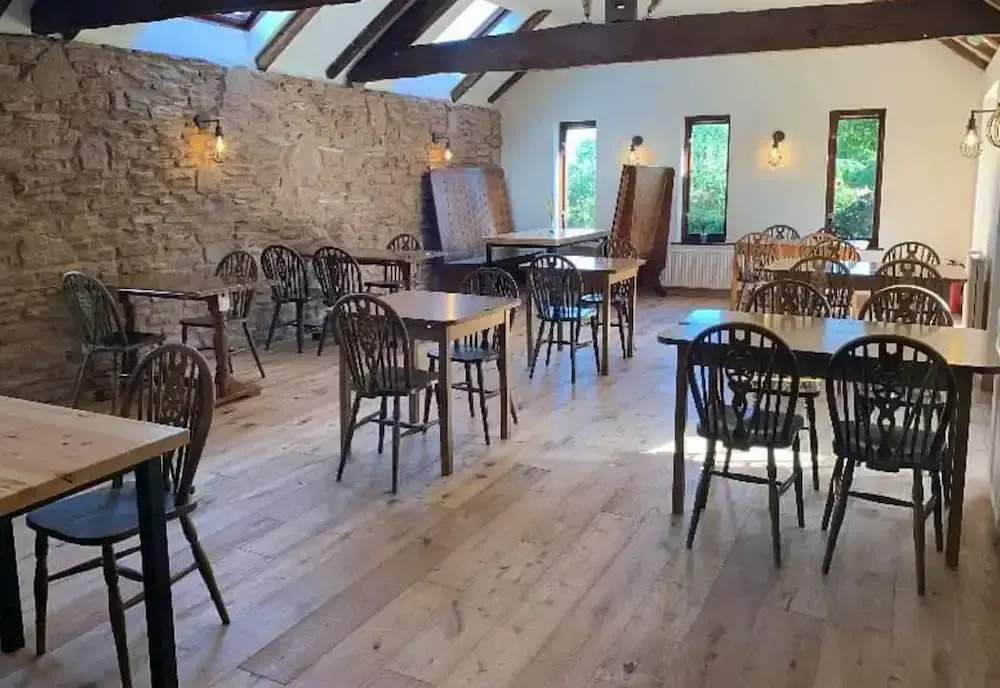 The Three Horseshoes