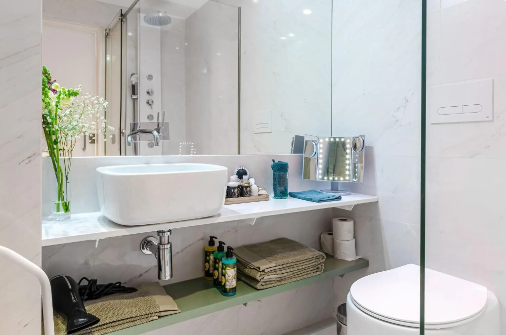 The 7 Hotel, Suites, Studios & Apartments