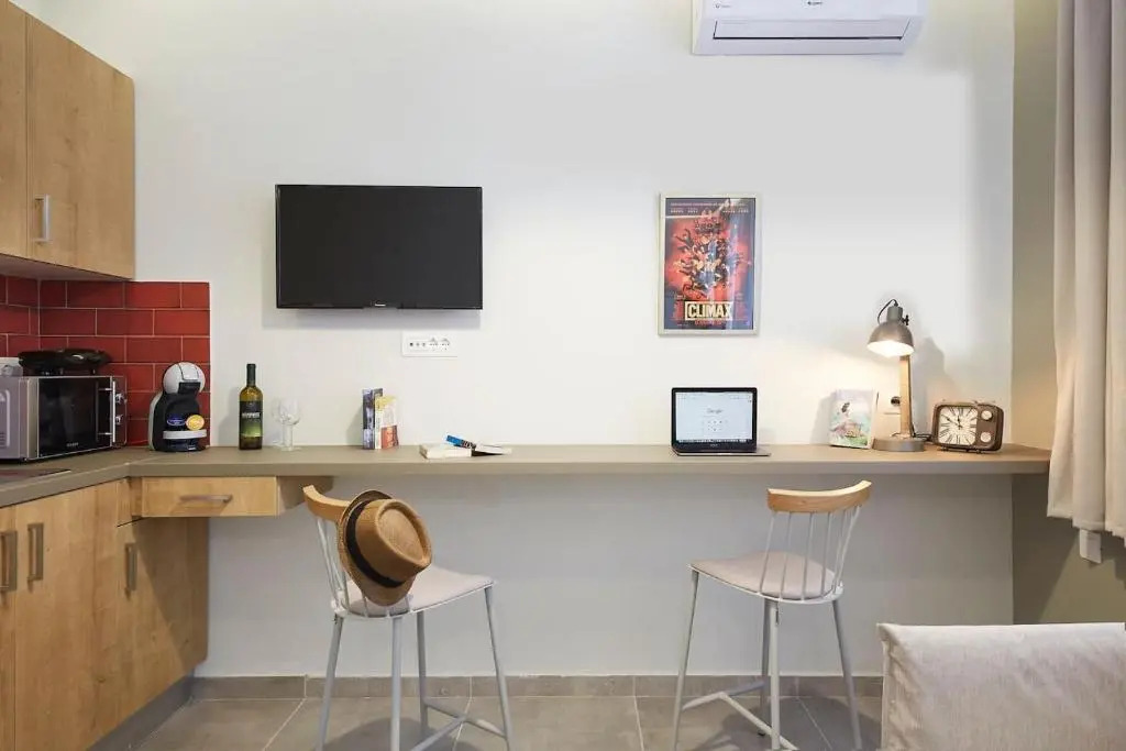Enjoy Athens from a funky studio near Acropolis!