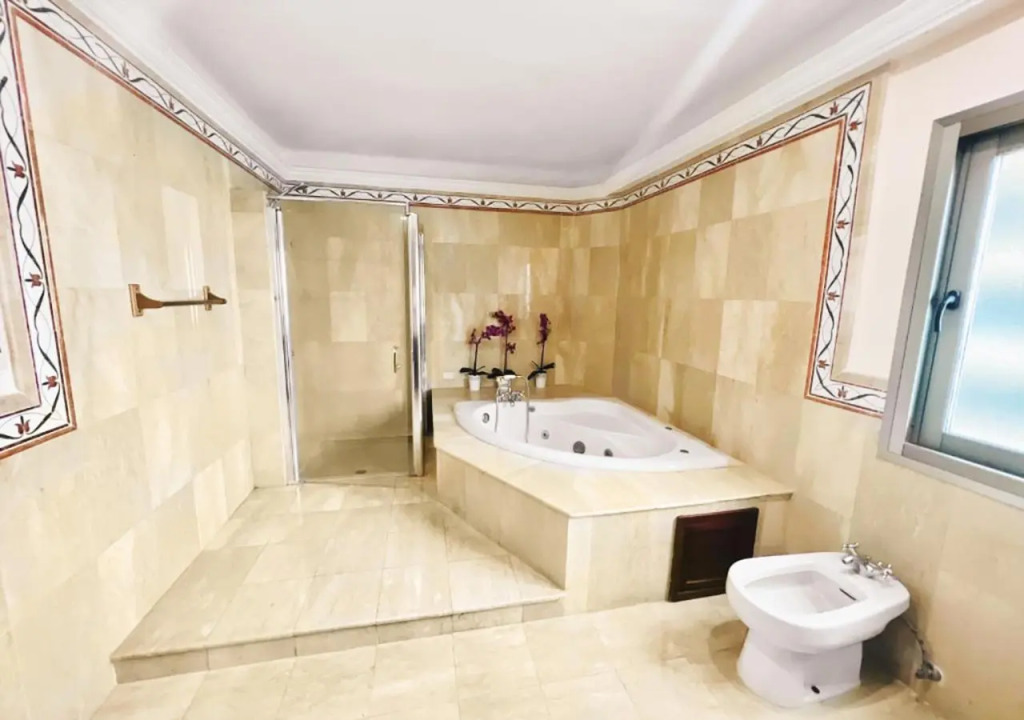 Exclusive 3 BDR, Gym & Pool, SeaView, Luxury Tower