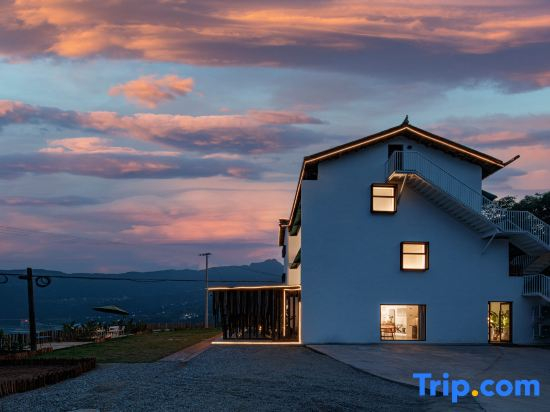 Zhanyu Shanju·Jiangjing Designer Homestay