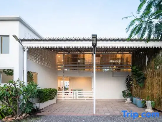 Sleeps 28 | Beachfront Colonial Villa | 6BR | 2 Sea-View Pools | Direct Beach Access