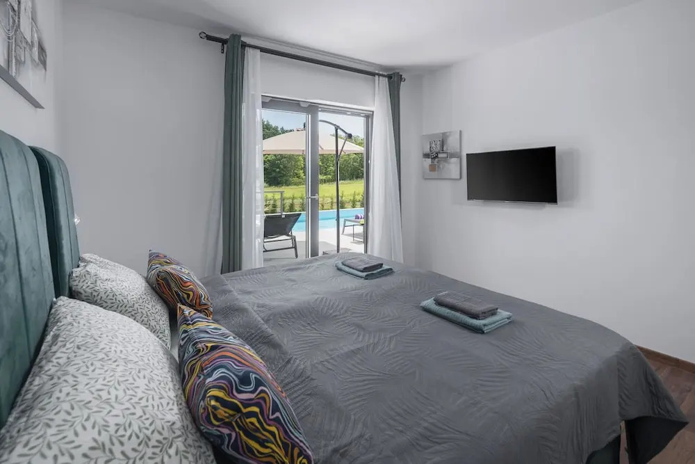 Residence Villa Manuela - Pool & Jacuzzi - Batlug