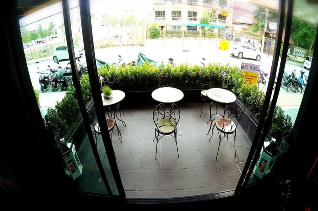 OYO 898 Sota Residence