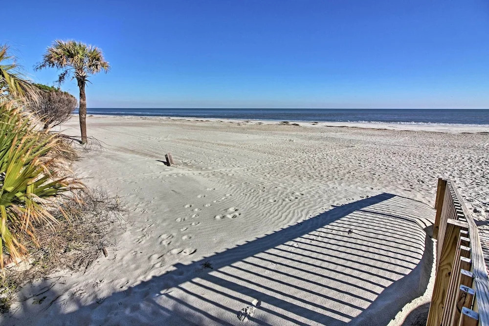 Long-term Stays Welcome: HH Island Resort Condo