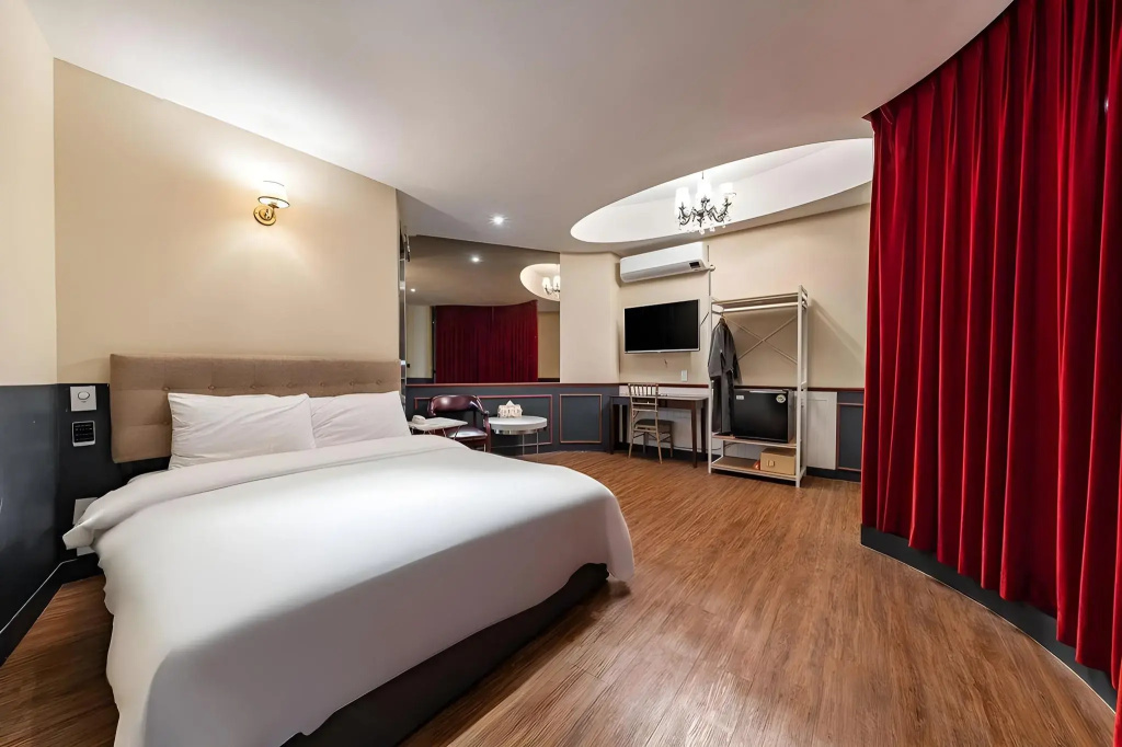648 Hotel