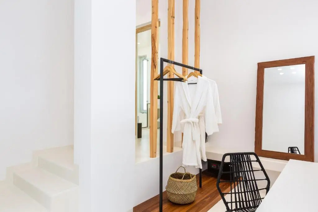 La Casa di Mare, Luxury Beach Front Villa with Private Pool, Whirlpools & Sauna, By ThinkVilla