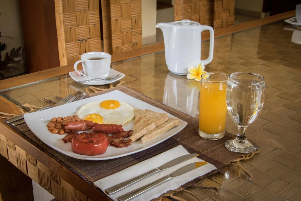 Villa Seriska Seminyak, 5-Star Private Pool Villa, Walk to Dining & Shopping