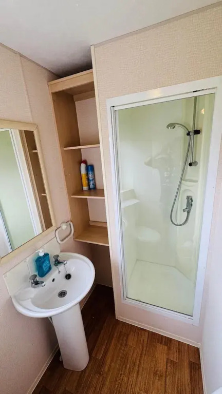 3-bed Carvan, Sleeps 6, Pets & Parking