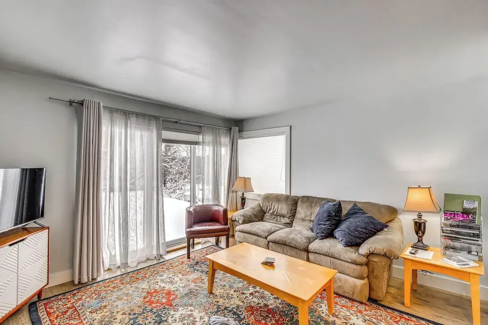 Near Hiking: Cozy Anchorage Retreat w/ Fireplace!