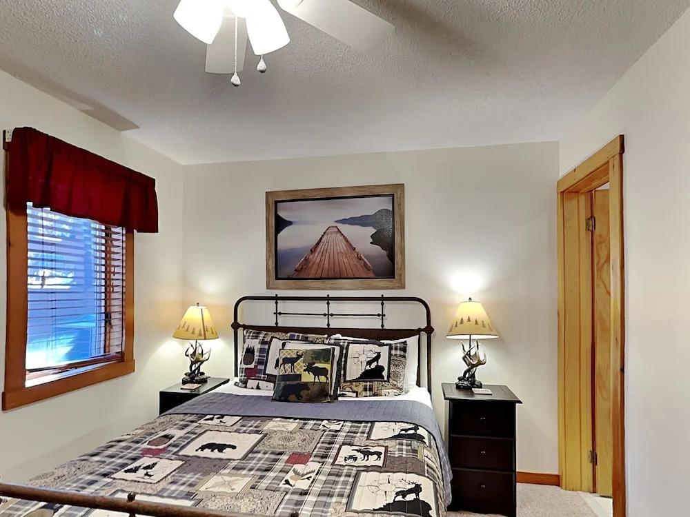 Sunplace 02 by Taylor Made Deep Creek