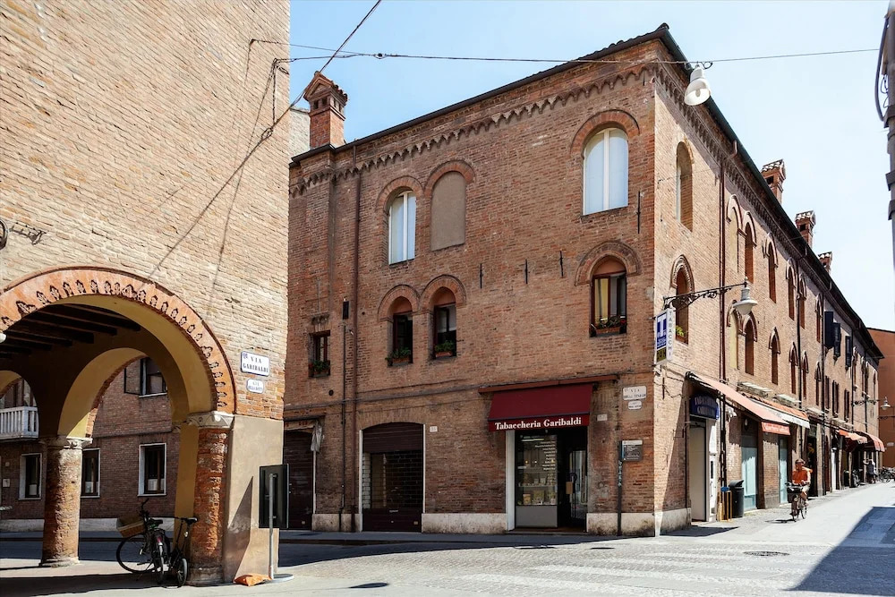 Ferrara Mercato Fancy Studio