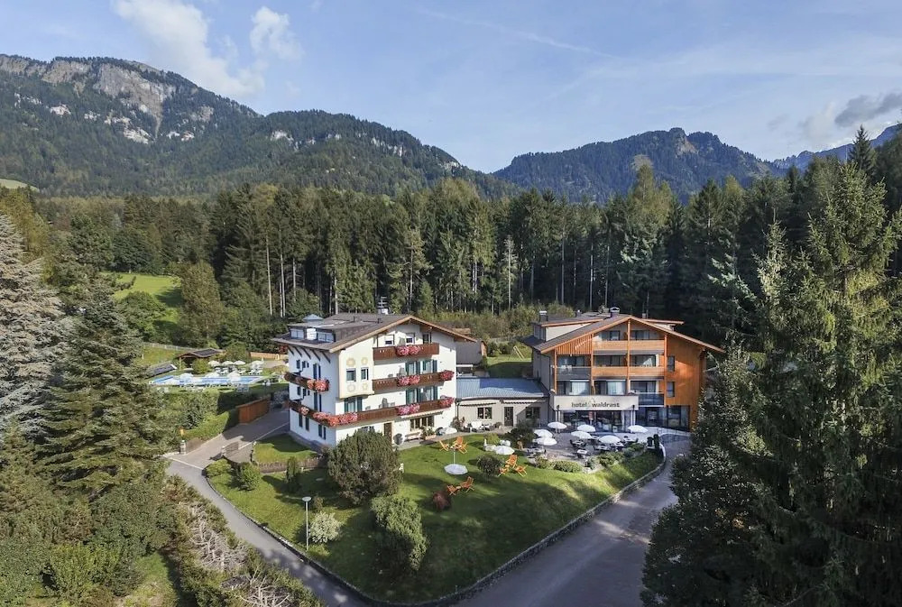 Waldrast - Forestside Living