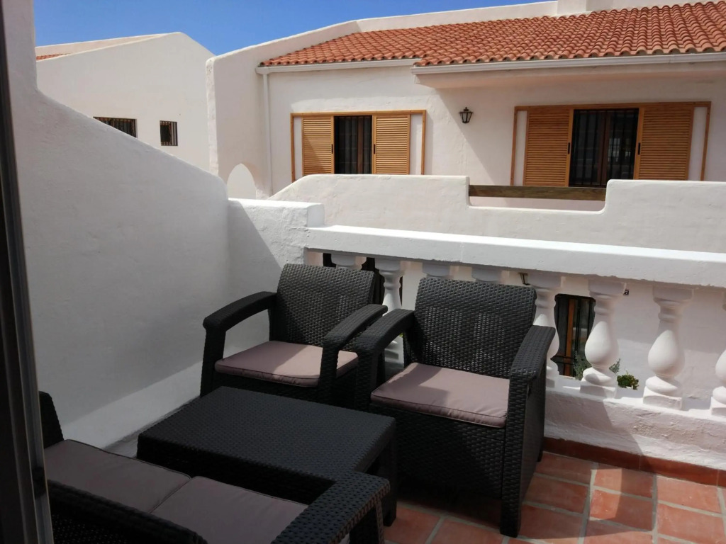 Los Cristianos studio, modern, spacious, pool,WiFi