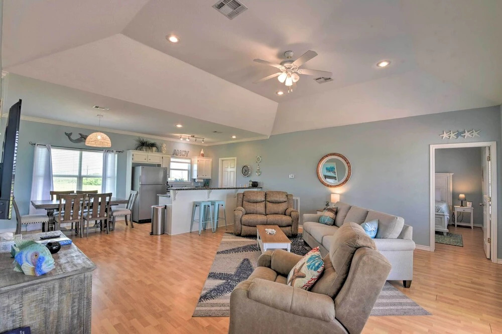 Deck & Grill: Walkable Crystal Beach House!