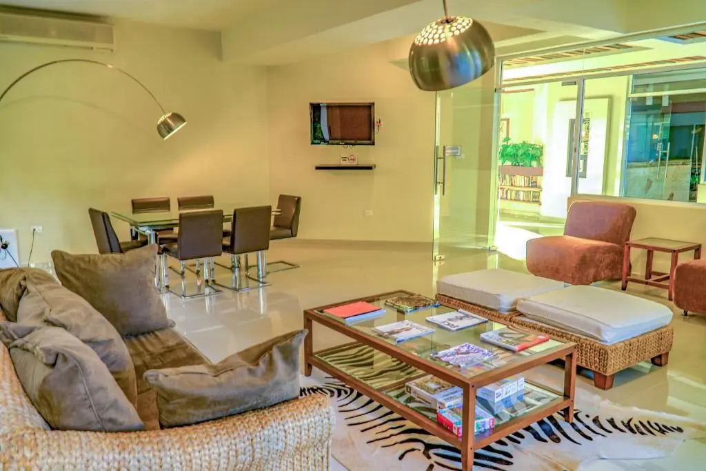 Condo Solana - Modern 2 Bedroom with BBQ and Gym - At Sabbia Condos