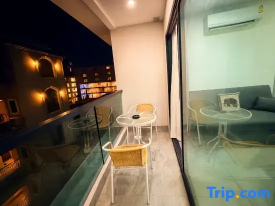 Modern 2 Bedroom Condo in Pratumnak