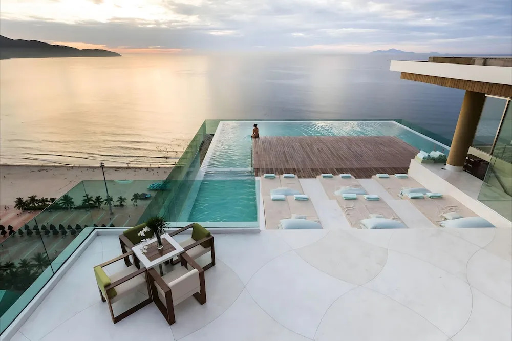 Stunning 80m2 Sea View Apartment, 1-min To Beach