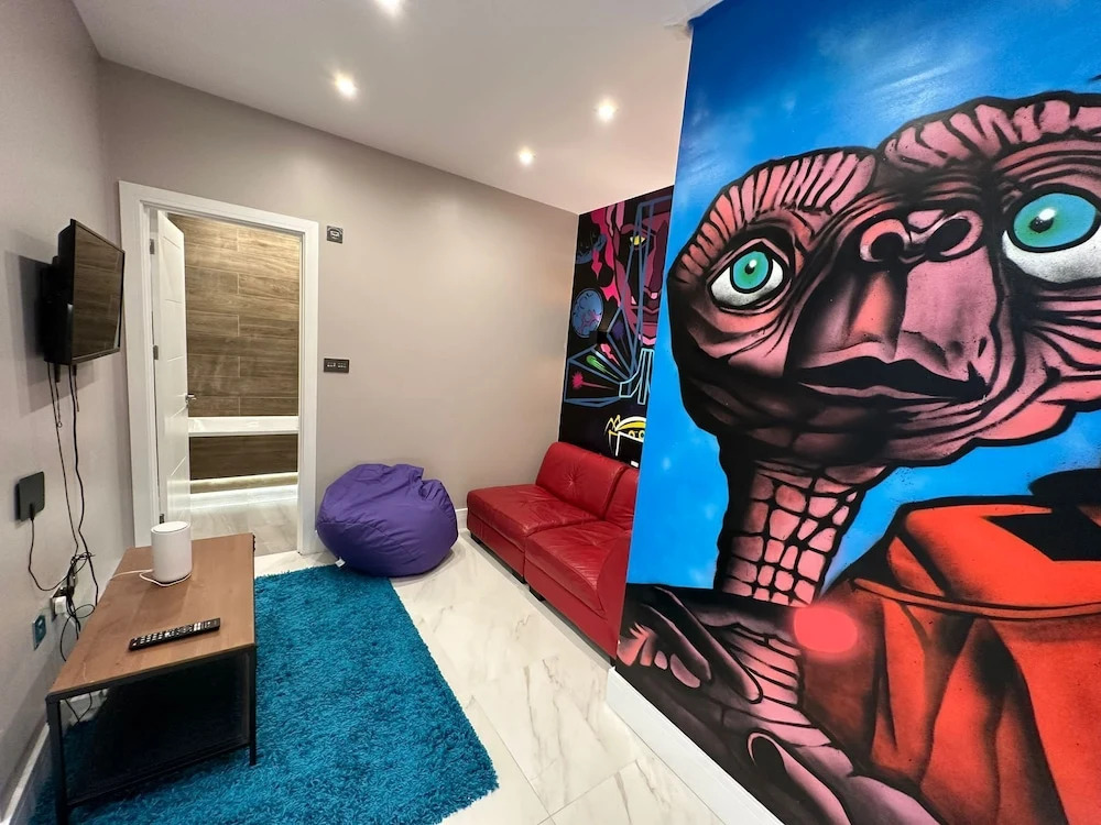 Themed Stunning 1-bed Apartment in London