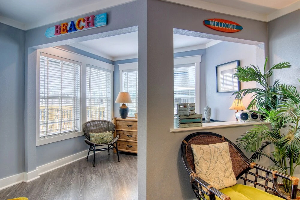 Breezy Bungalow 2 Bedrooms 2 Bathrooms Condo