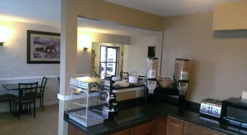 Travelodge by Wyndham Rapid City - Black Hills