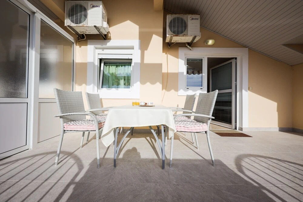 Apartments 150m from beach with parking