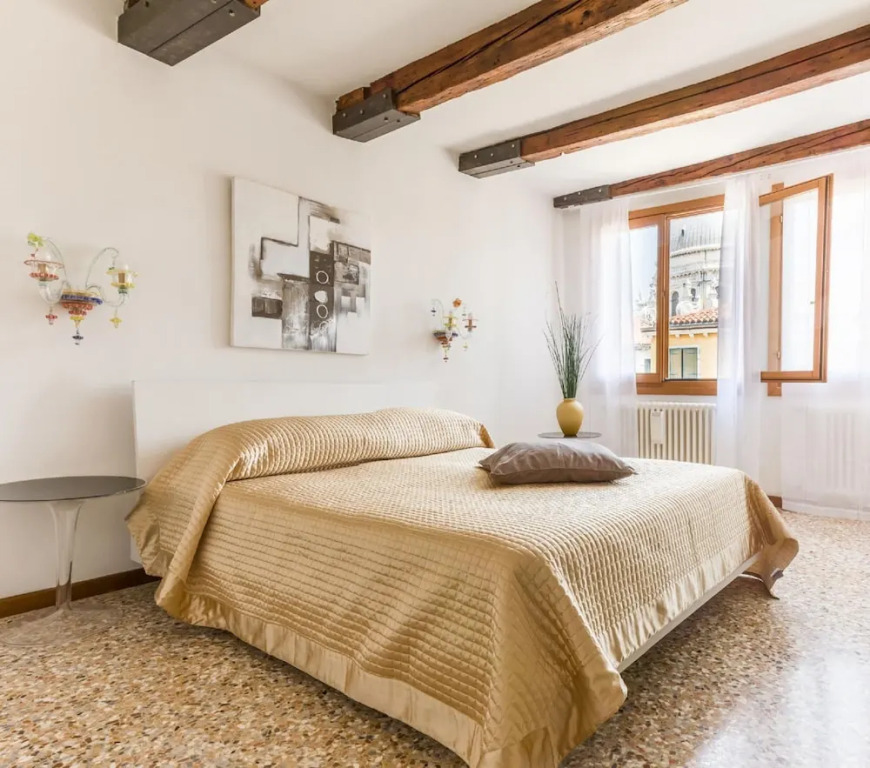 Accademia Charm 5 by Wonderful Italy