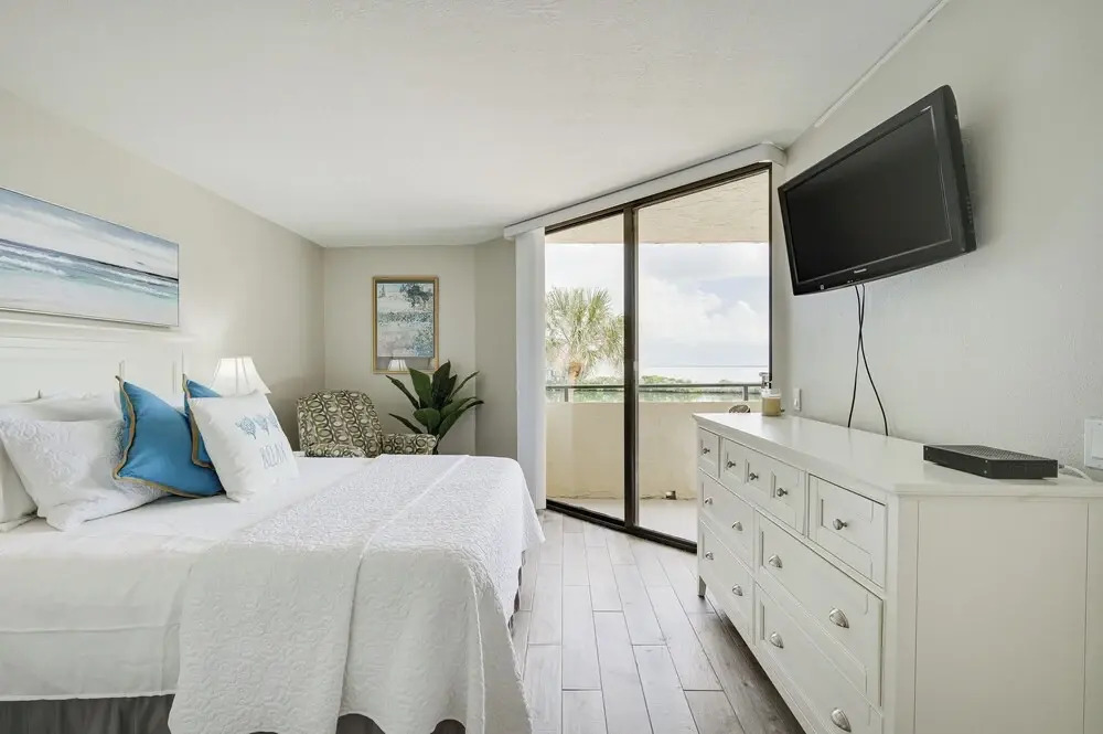 Gulf-view Balcony & Pool Access: Hudson Retreat