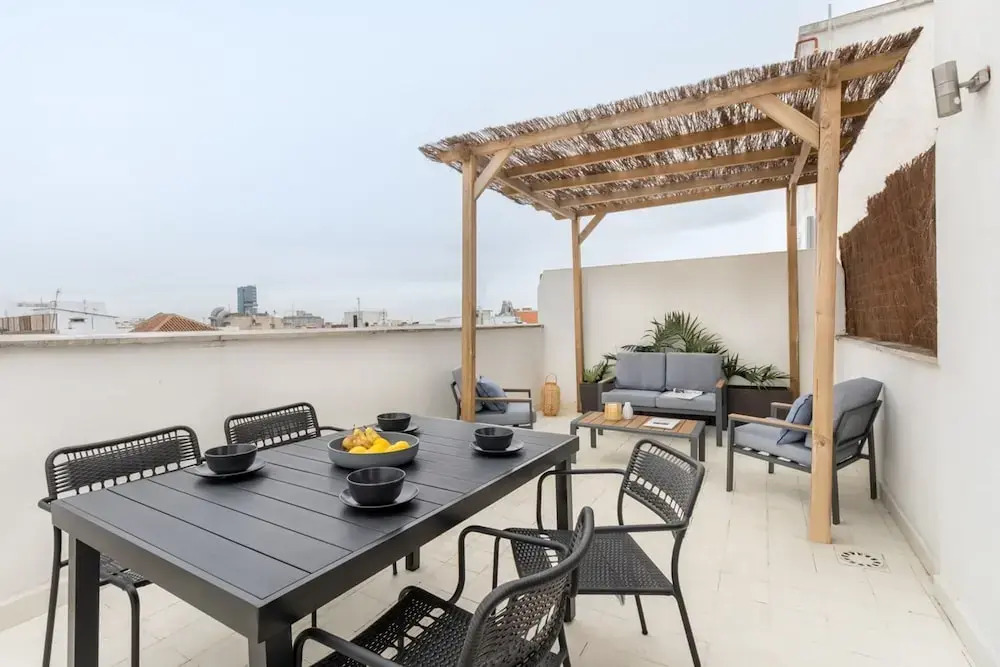 Perissa - 2 Bedrooms and Terrace in Trafalgar