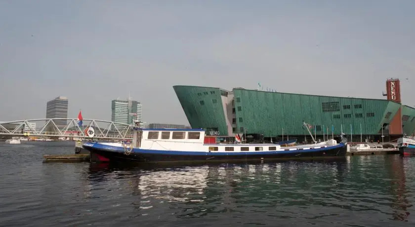 Houseboat NEMO