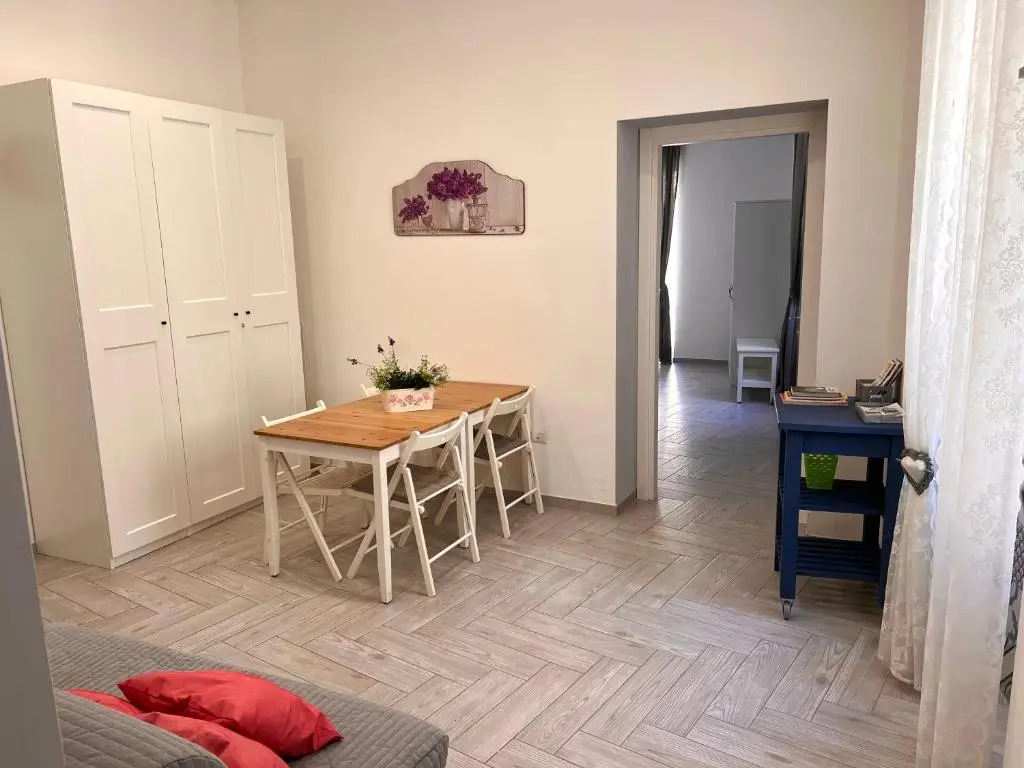 Vico Longo 25 - Ensuit flat in the heart of Naples