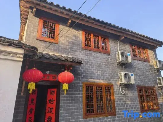 Breeze Courtyard