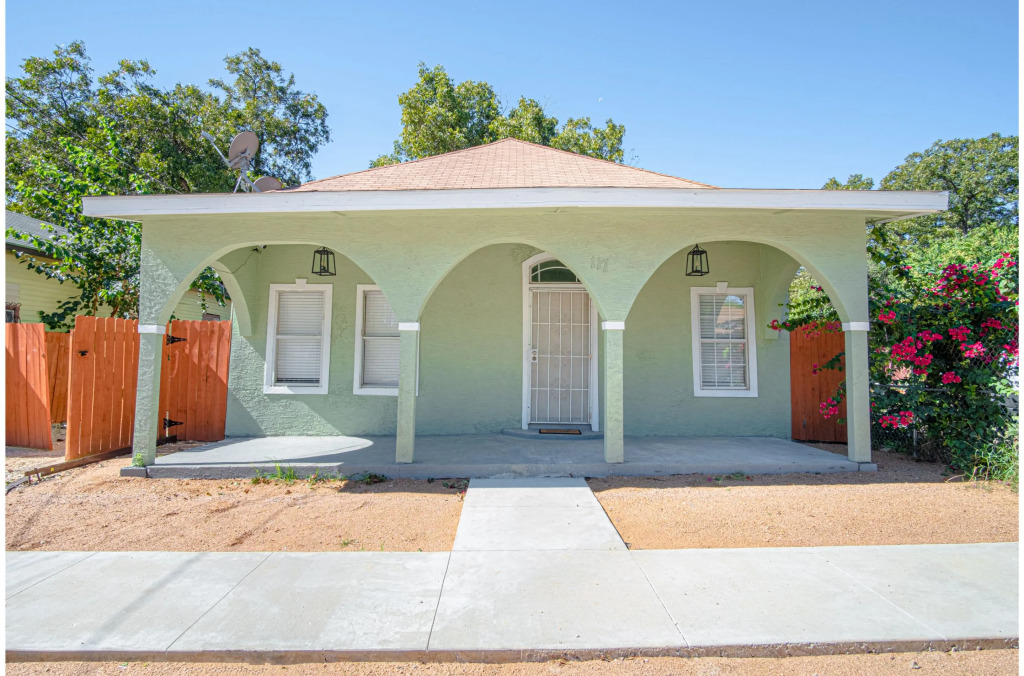 3 BR 1 BA Remodeled Home Near Downtown