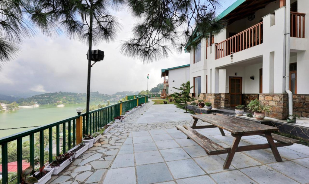 Treebo Vista Lago With Lake View