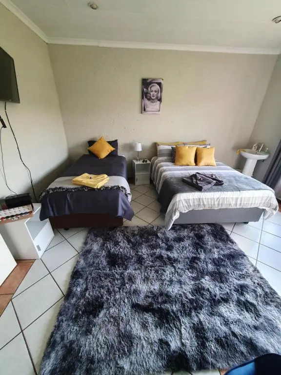 Life Tours & Accommodation