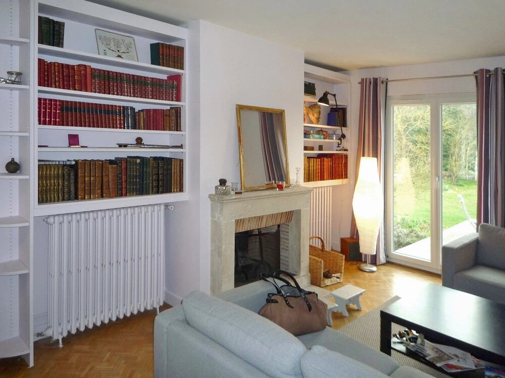 Beautiful Poissy Family Home With 5 Bedrooms, Large Garden and own Pon