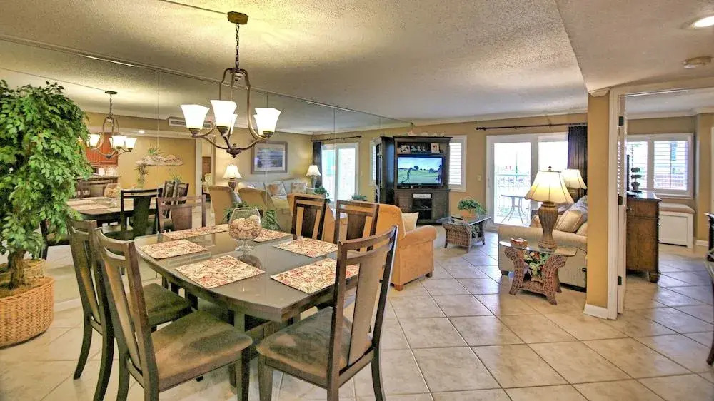 Gulf Shore Condo #113 - 2 Br condo by RedAwning